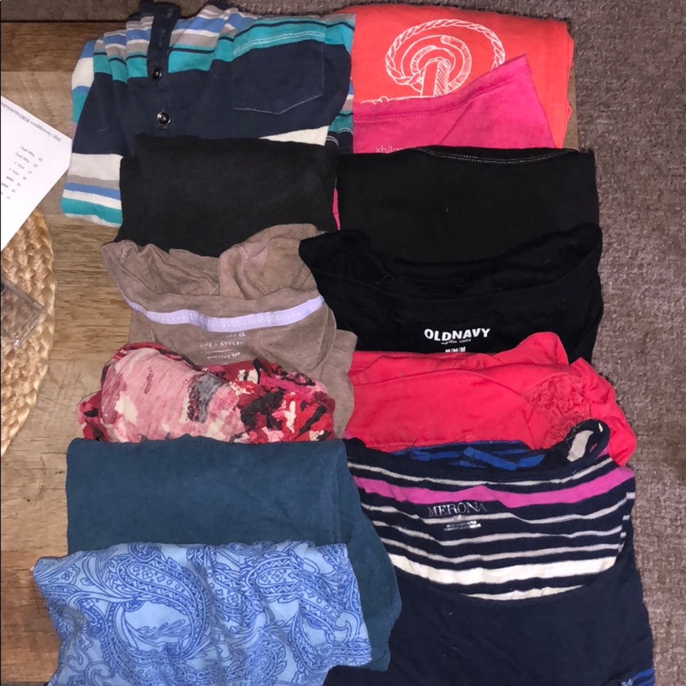 🎉DEAL🎉  Bundle of 12 Md size women shirts